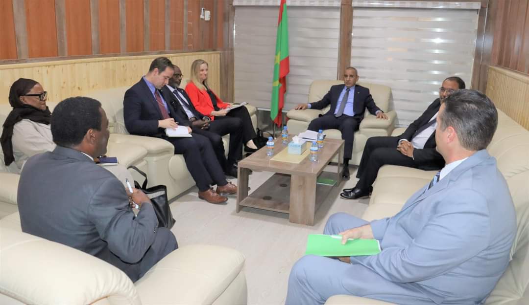 وزير الداخليه ولا مركزيه يجرى مباجثات   مع السفير ه الامركيه